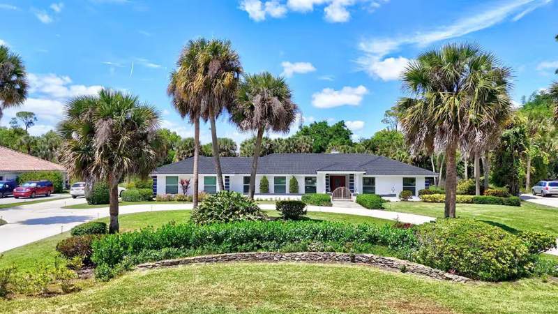 5 bedroom Single Family Residence at 12231 Areaca Drive, Pinewood East Of Wellington, Wellington — photo 3