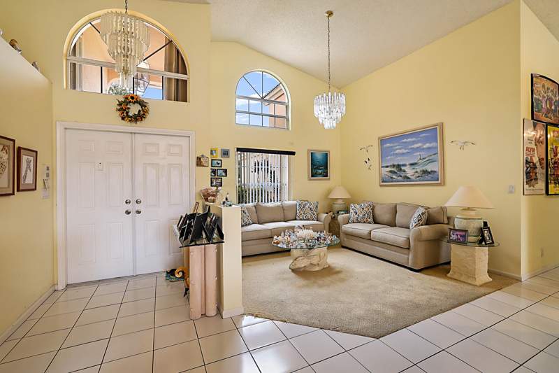 5 bedroom Single Family Residence at 4900 NW 100th Terrace, North Springs, Coral Springs — photo 4