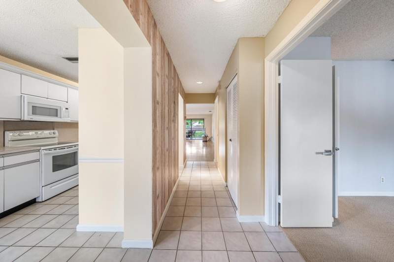 2 bedroom Condominium at 10101 Mangrove Drive #201, Banyan SpringsLAKESIDE Condo 8, Boynton Beach — photo 3