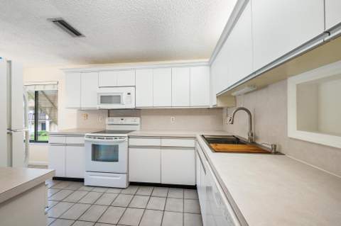 10101 Mangrove Drive #201, Boynton Beach FL - photo 6 of 41