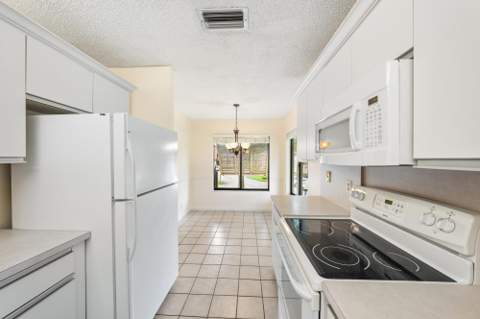 10101 Mangrove Drive #201, Boynton Beach FL - photo 9 of 41