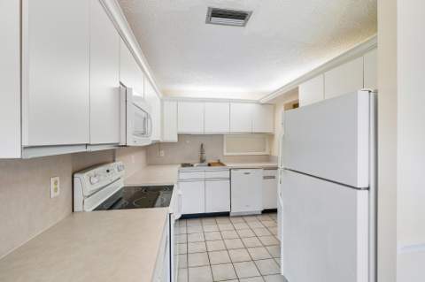 10101 Mangrove Drive #201, Boynton Beach FL - photo 8 of 41
