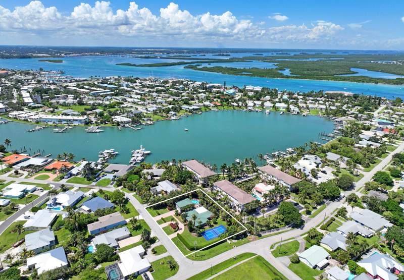 5 bedroom Single Family Residence at 1578 Thumb Point Drive, Thumb Point Subdivision, Fort Pierce — photo 4