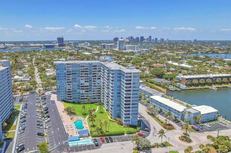 1 bedroom Stock Cooperative at 1900 S Ocean Drive #309, Breakwater Towers Co-Op, Fort Lauderdale — photo 3