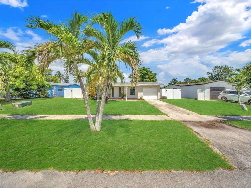2 bedroom Single Family Residence at 6851 SW 7th Place, Kimberly Village Section Three, North Lauderdale — photo 2