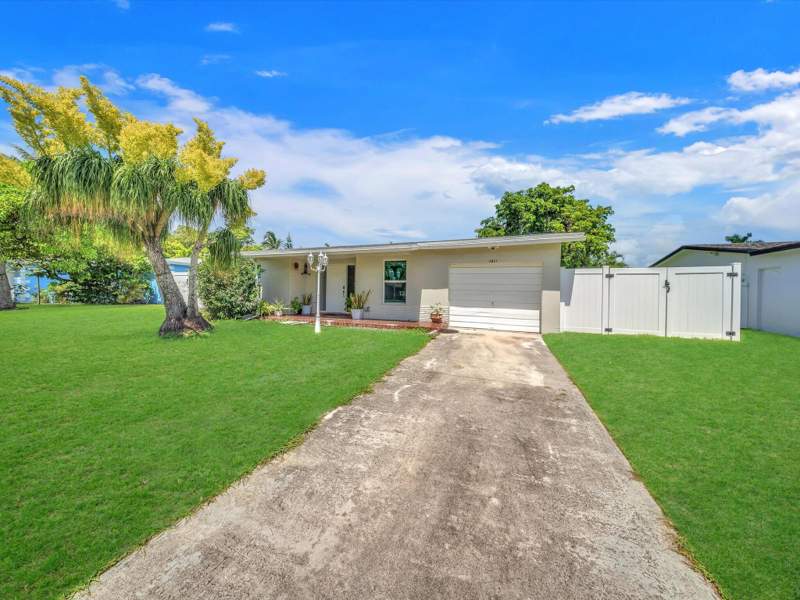 2 bedroom Single Family Residence at 6851 SW 7th Place, Kimberly Village Section Three, North Lauderdale — photo 3