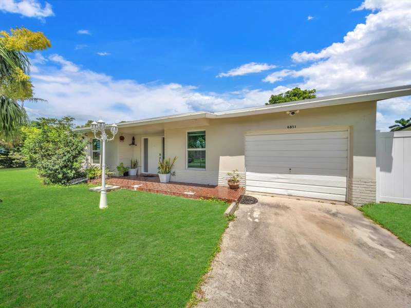 2 bedroom Single Family Residence at 6851 SW 7th Place, Kimberly Village Section Three, North Lauderdale — photo 4