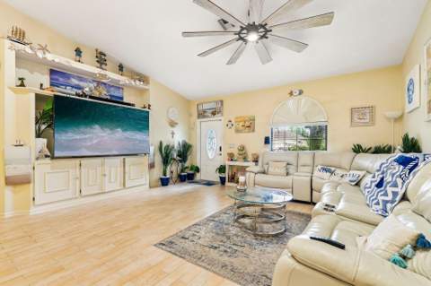 141 Lexington Drive, Royal Palm Beach FL - photo 6 of 33