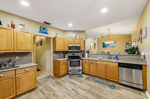 141 Lexington Drive, Royal Palm Beach FL - photo 11 of 33