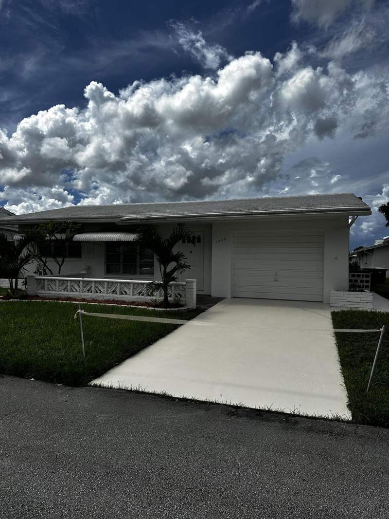 2 bedroom Single Family Residence at 7009 NW 66th Terrace, Mainlands Of Tamarac Lakes, Tamarac — photo 3