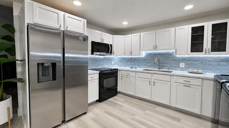 2 bedroom Townhouse at 1034 Manor Drive, Tree Lake, Palm Springs — photo 3