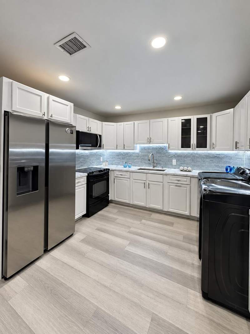2 bedroom Townhouse at 1034 Manor Drive, Tree Lake, Palm Springs — photo 5