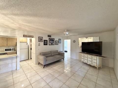 435 Pine Glen Lane #B-2, Greenacres FL - photo 6 of 33