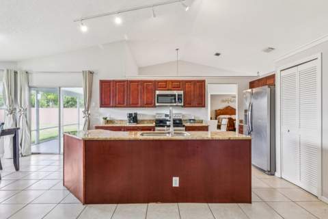 791 SW Hillsboro Circle, Port St. Lucie FL - photo 16 of 39