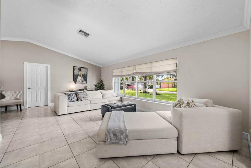 4 bedroom Single Family Residence at 10975 NW 19th Street, Cypress Run, Coral Springs — photo 5