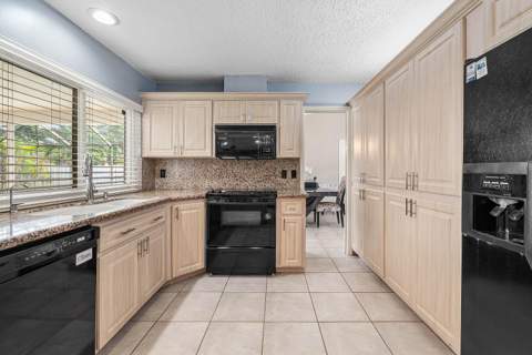 10975 NW 19th Street, Coral Springs FL - photo 8 of 59