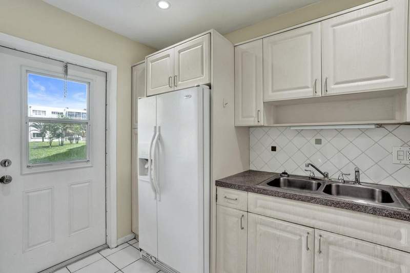 1 bedroom Condominium at 2200 Park Lane #Unit 111, Sheridan Lakes Condo, Hollywood — photo 5