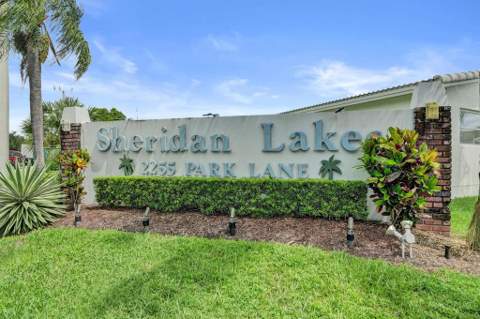 2200 Park Lane #Unit 111, Hollywood FL - photo 24 of 28