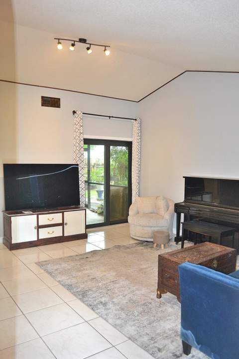 8671 SW 16th Court, Pembroke Pines FL - photo 10 of 25