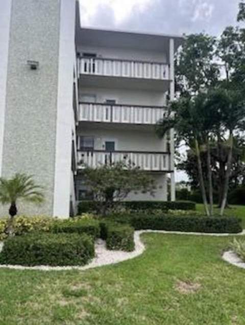 240 Southampton B #240, West Palm Beach FL - photo 17 of 34