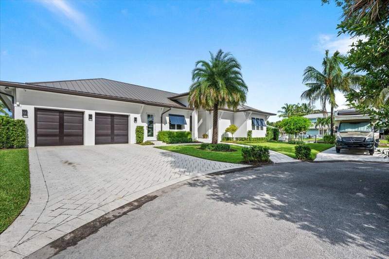 4 bedroom Single Family Residence at 934 N Loxahatchee Drive, Riverside, Jupiter — photo 2