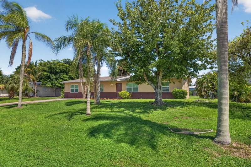 3 bedroom Single Family Residence at 921 SE Flamingo Avenue, Broadway Section Of St Lucie Estates Subdivision, Stuart — photo 2