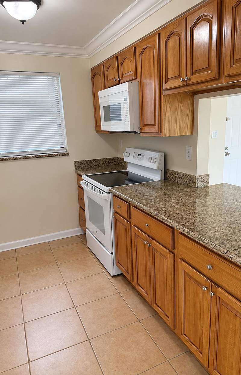 1 bedroom Condominium at 1820 N Congress Avenue #310, Presidential Golfview Condo, West Palm Beach — photo 2