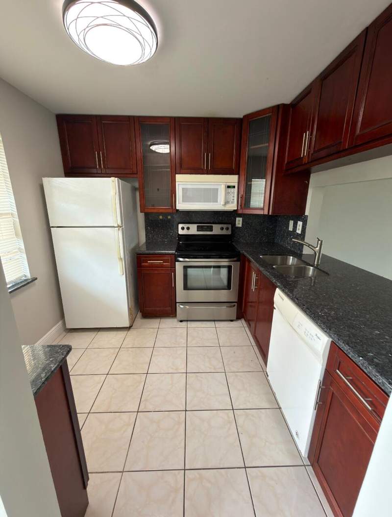 2 bedroom Condominium at 9272 SW 3rd Street #414, Sandalfoot Squire Condo, Boca Raton — photo 2