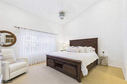 412 Coral Cove Drive, North Palm Beach FL - photo 6 of 39
