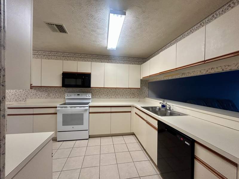 2 bedroom Single Family Residence at 12849 SE Berwick Court, Eaglewood, Hobe Sound — photo 4