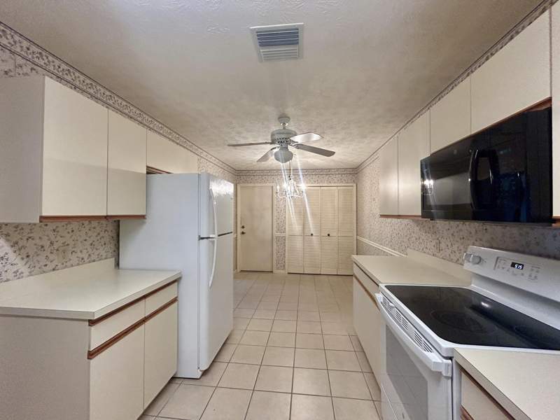 2 bedroom Single Family Residence at 12849 SE Berwick Court, Eaglewood, Hobe Sound — photo 3