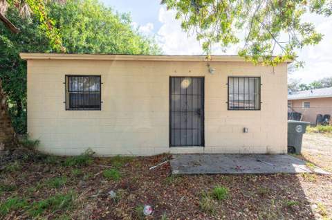 2516 Ave L #Unit b, Fort Pierce FL - photo 18 of 22