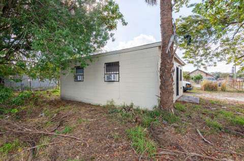 2516 Ave L #Unit b, Fort Pierce FL - photo 20 of 22