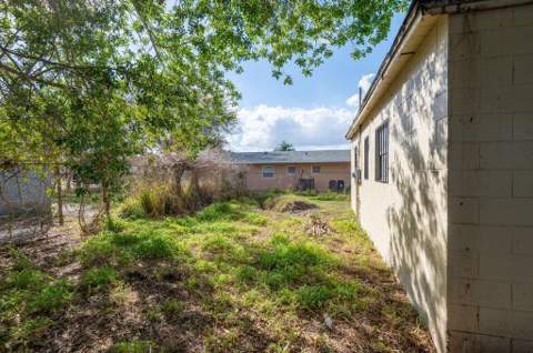 2516 Ave L #Unit b, Fort Pierce FL - photo 21 of 22
