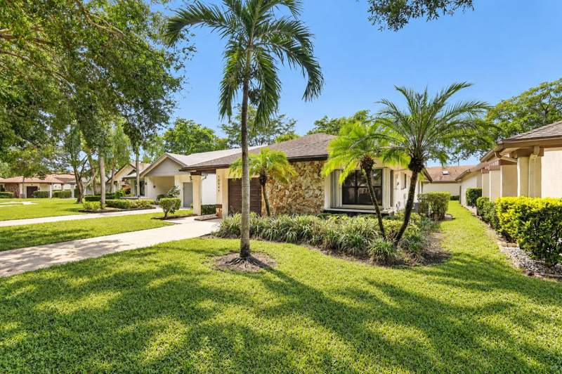 3 bedroom Single Family Residence at 10549 Fern Tree Way, Equestrian, Fairmont Place, Boynton Beach — photo 3