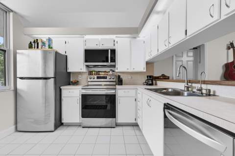 3826 Whitehall Drive #302, West Palm Beach FL - photo 9 of 24