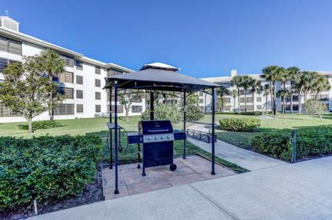 3826 Whitehall Drive #302, West Palm Beach FL - photo 22 of 24