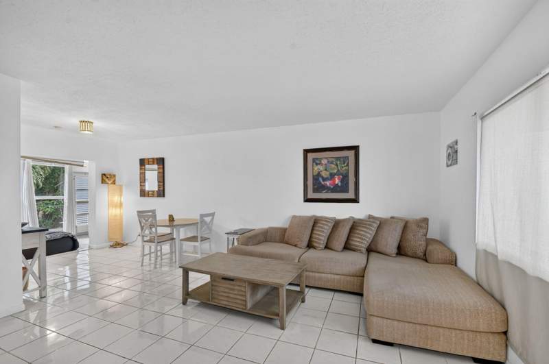 1 bedroom Condominium at 658 NE 6th Court #E, Harbour Hall Condos, Boynton Beach — photo 2