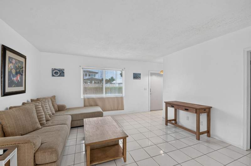 1 bedroom Condominium at 658 NE 6th Court #E, Harbour Hall Condos, Boynton Beach — photo 3