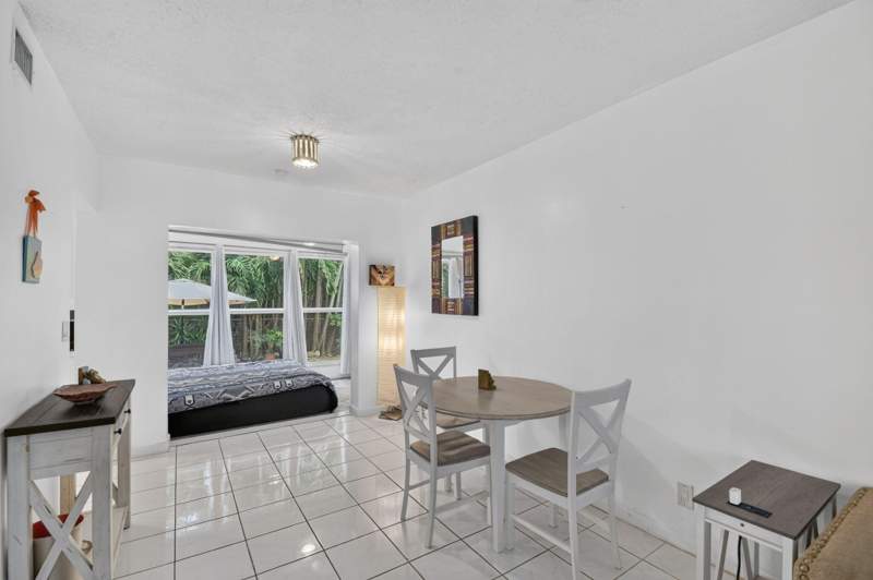 1 bedroom Condominium at 658 NE 6th Court #E, Harbour Hall Condos, Boynton Beach — photo 4