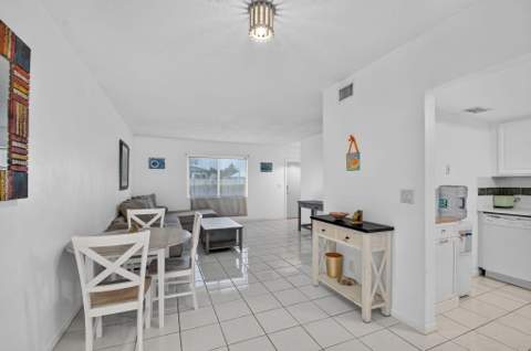 658 NE 6th Court #E, Boynton Beach FL - photo 18 of 47