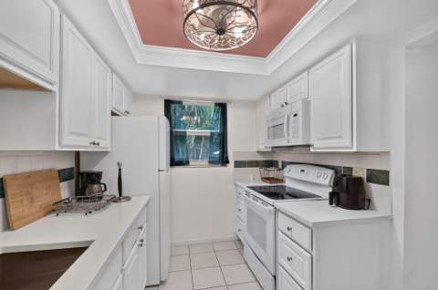 658 NE 6th Court #E, Boynton Beach FL - photo 6 of 47