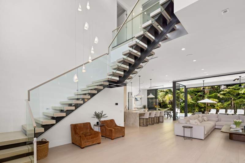 5 bedroom Single Family Residence at 735 W Fern Drive, Por La Mar, Boca Raton — photo 3