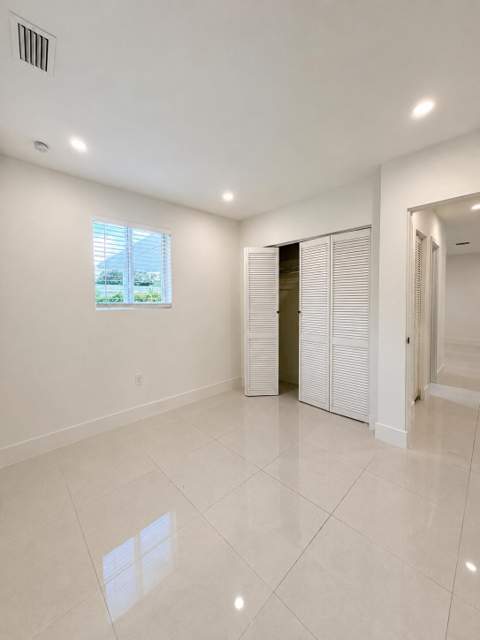 345 Pinehurst Road, Palm Springs FL - photo 13 of 26