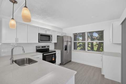 11 Amherst Court #D, Royal Palm Beach FL - photo 10 of 24