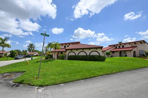 8129 Pine Circle #33, Tamarac FL - photo 17 of 21