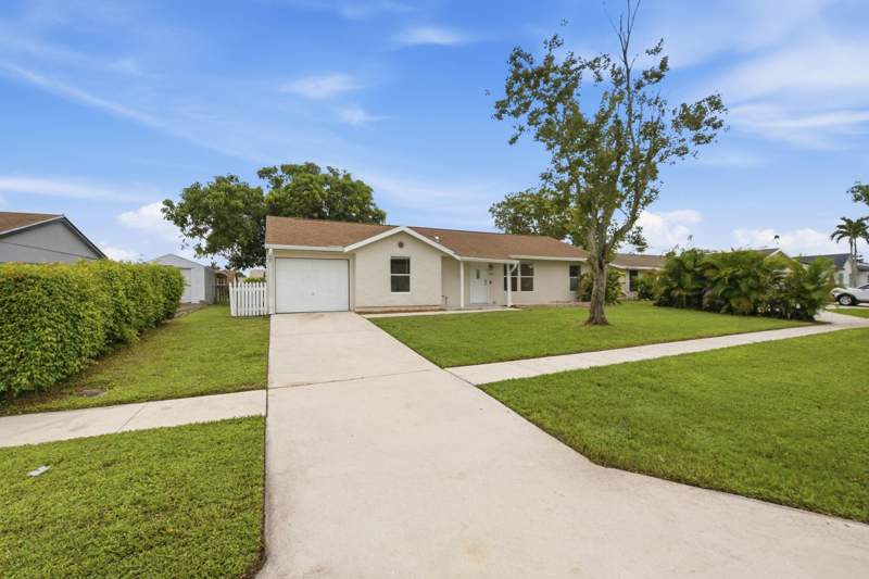 2 bedroom Single Family Residence at 5141 Saint John Avenue, Le Chalet 2A, Boynton Beach — photo 4
