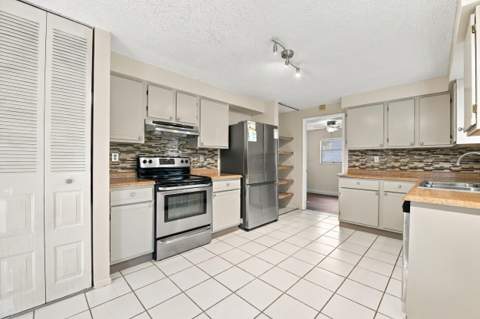 5141 Saint John Avenue, Boynton Beach FL - photo 11 of 43