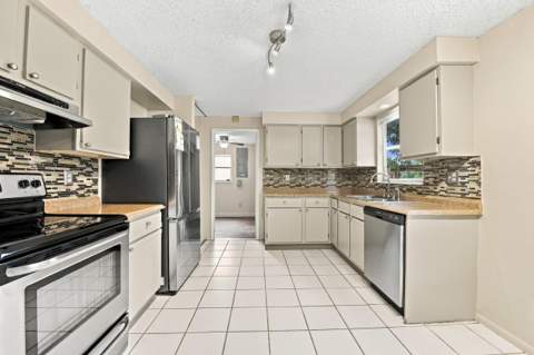 5141 Saint John Avenue, Boynton Beach FL - photo 12 of 43