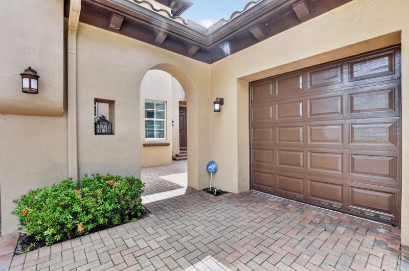 5 bedroom Single Family Residence at 10998 NW 78th Place, Heron Bay The Glen, Parkland — photo 3